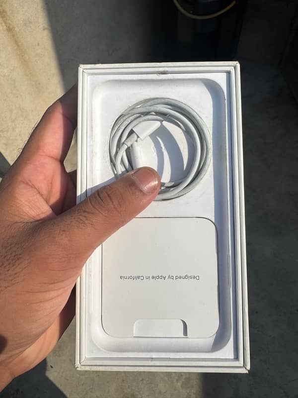 iphone 11 64gb jv black with box and cable orignal 7