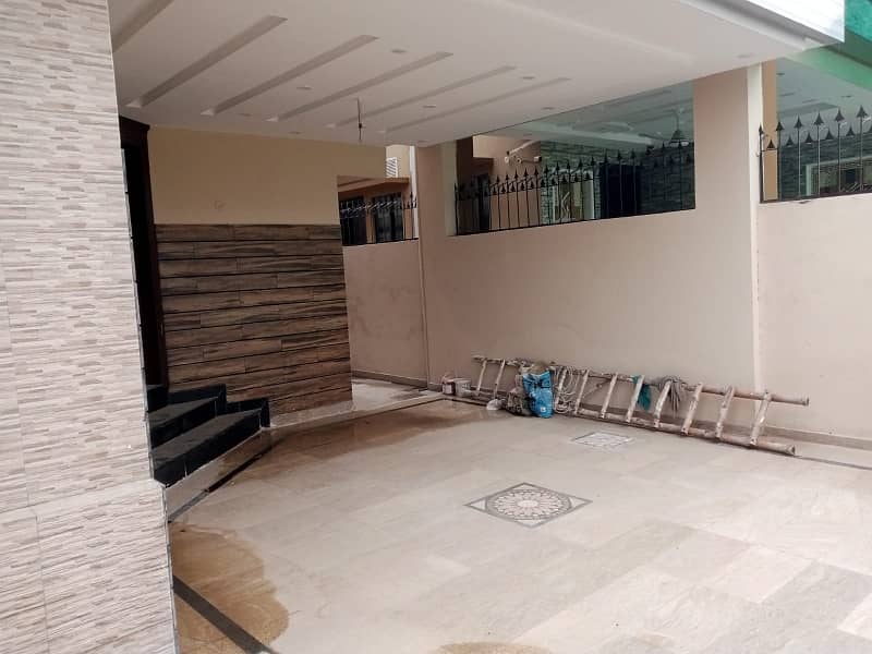 10 MARLA HOUSE FOR RENT IN DHA RAHBAR 11 PHASE 1. GASS AVAILABLE 1