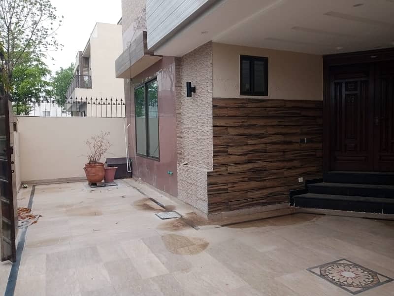 10 MARLA HOUSE FOR RENT IN DHA RAHBAR 11 PHASE 1. GASS AVAILABLE 2