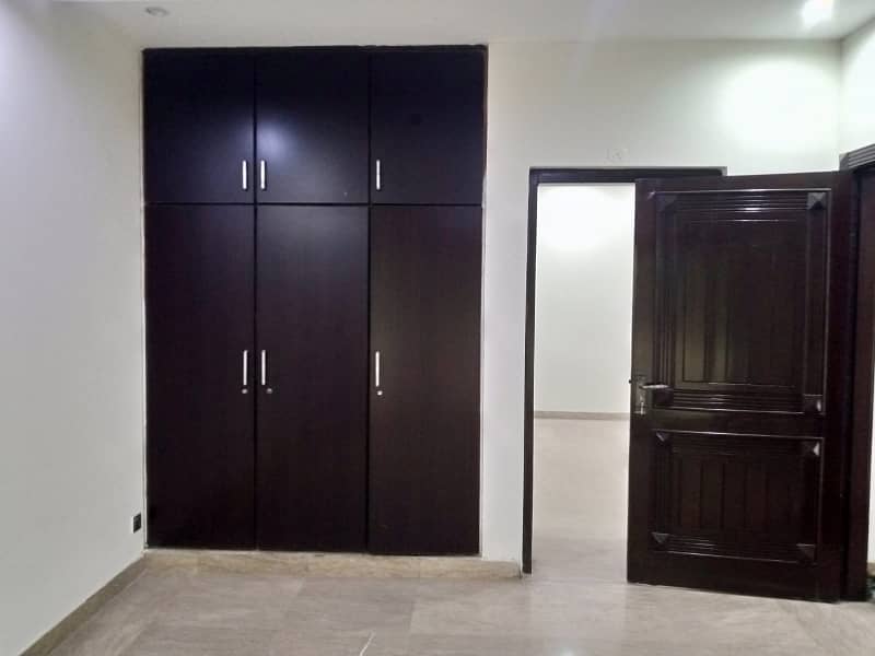 10 MARLA HOUSE FOR RENT IN DHA RAHBAR 11 PHASE 1. GASS AVAILABLE 4