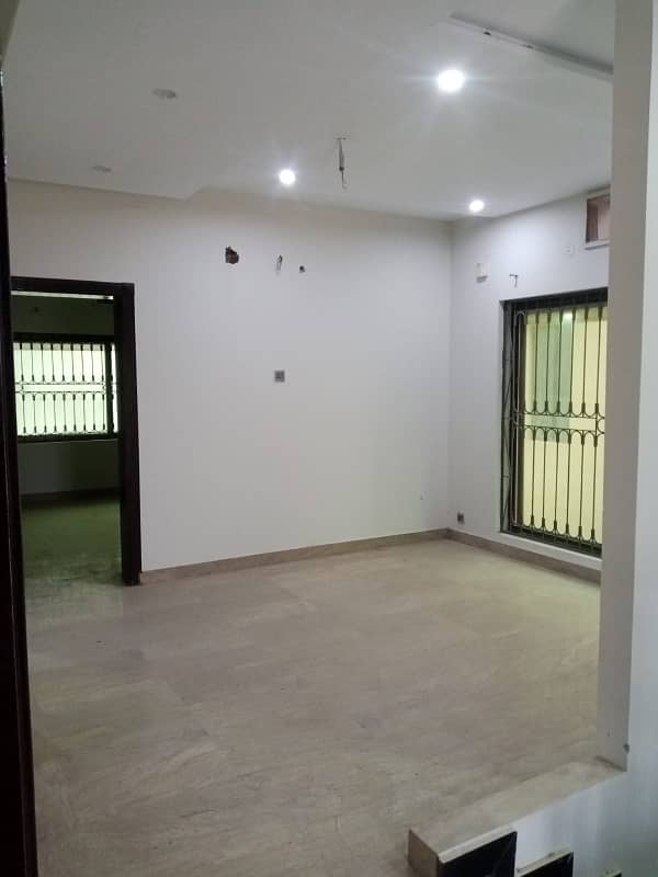 10 MARLA HOUSE FOR RENT IN DHA RAHBAR 11 PHASE 1. GASS AVAILABLE 36