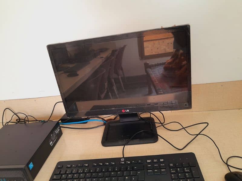 HP ELITEDESK 800 G1 with LG MONITOR 20 INCH LED 3