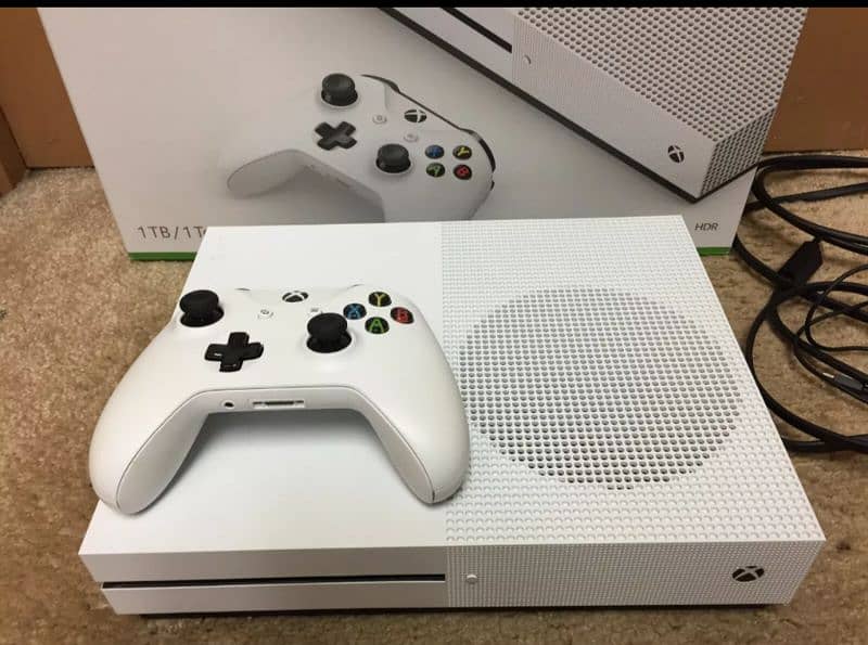 Xbox One S 1TB Weight Controller 1