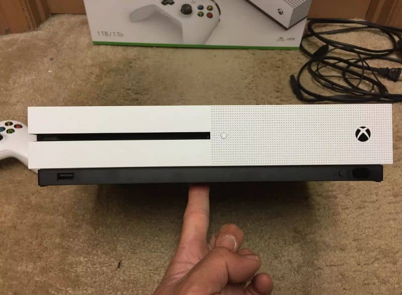 Xbox One S 1TB Weight Controller 3