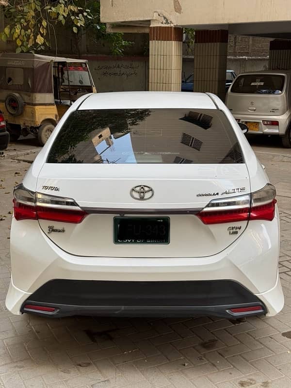 Toyota Altis Grande 2016 1