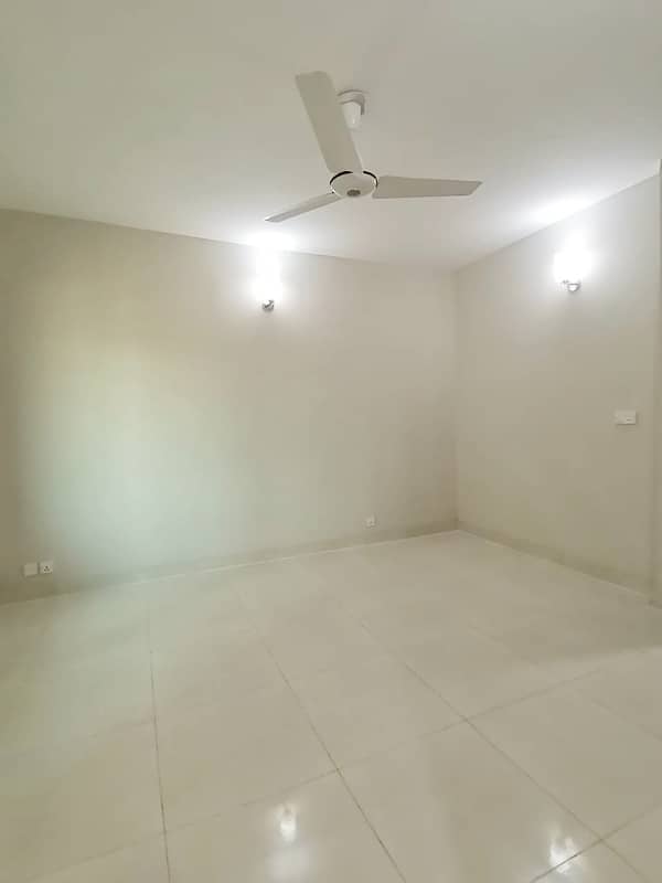 Very Well Maintained 3 Bed Apartment Sector F Askari 10 For Sale 1