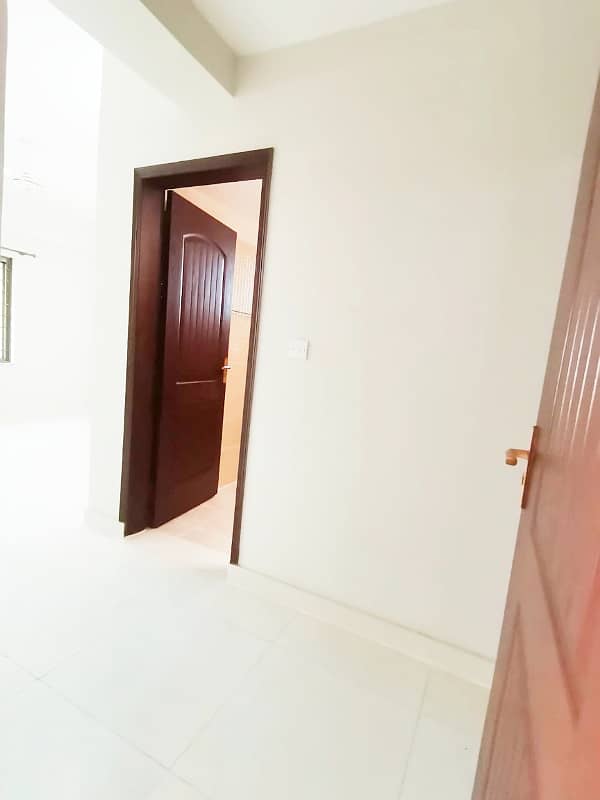 Very Well Maintained 3 Bed Apartment Sector F Askari 10 For Sale 4