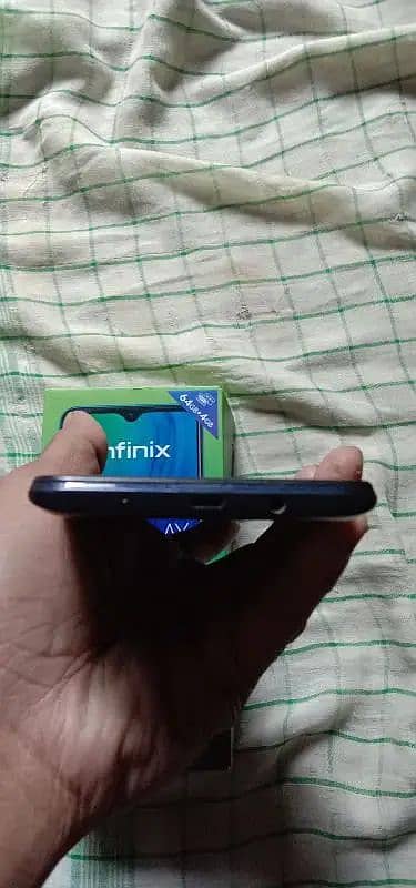 infinix hot 9 play 4Gb 64Gb with Box and Seald 4