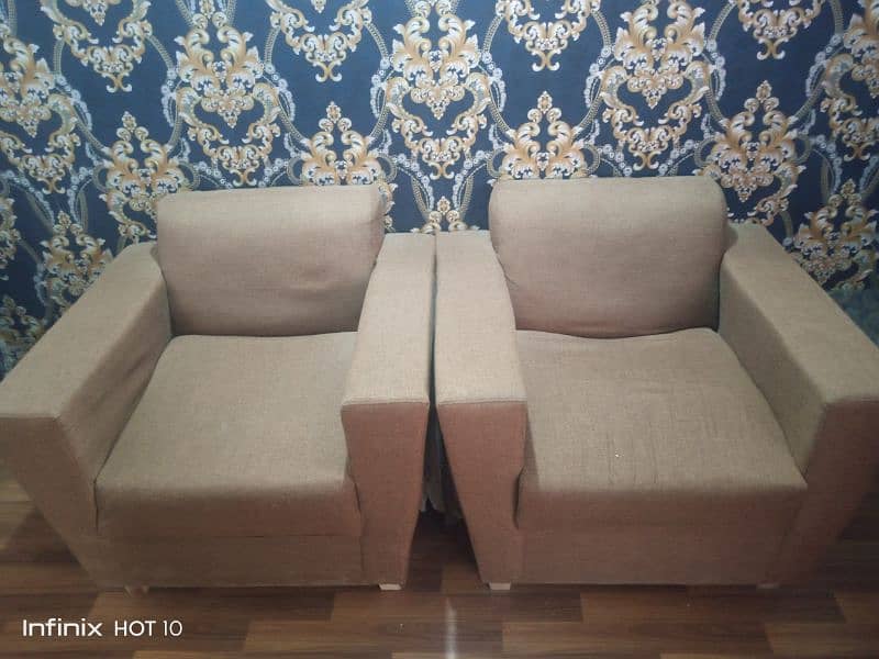 4 seater sofa with one saitti 1