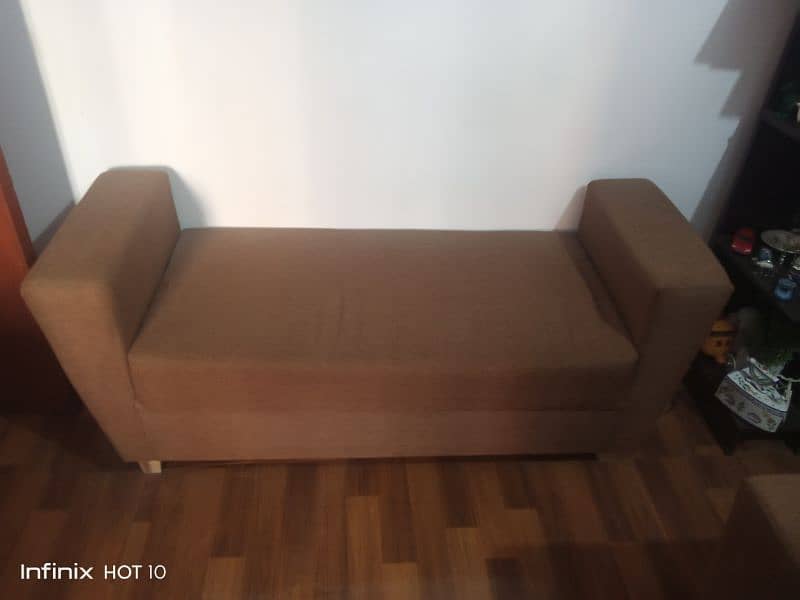 4 seater sofa with one saitti 2