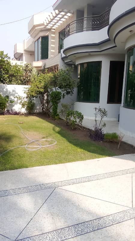 1 kinal house for rent in johar town near Emporium 2