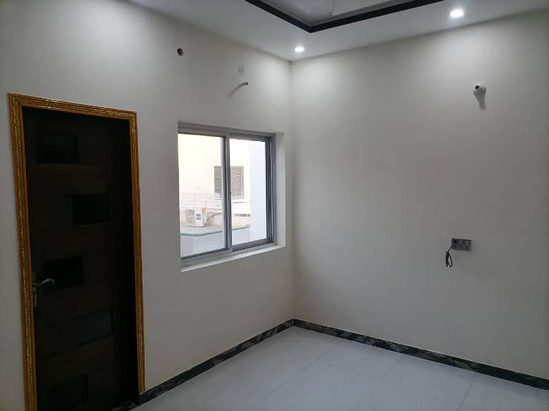 Spacious Lower Portion Is Available In Johar Town For Rent 0