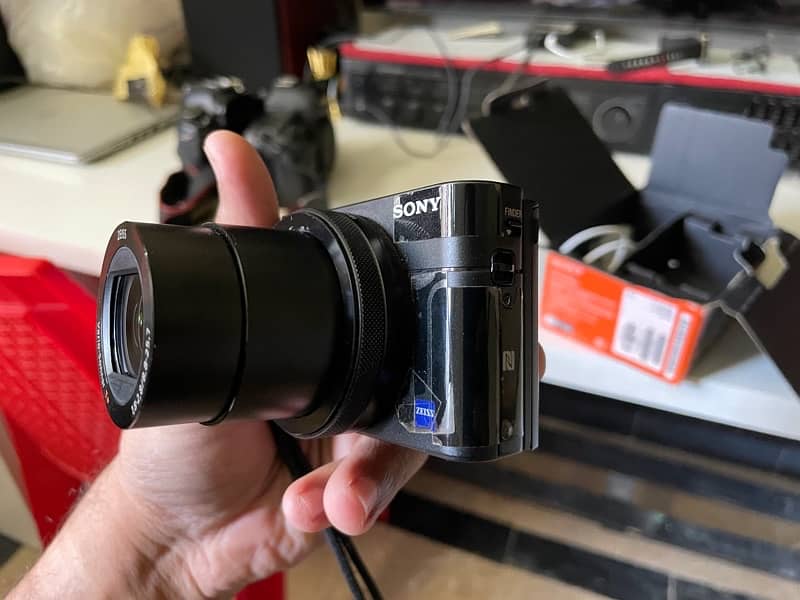 Sony Rx100 V (mark 5) brand new condition 2