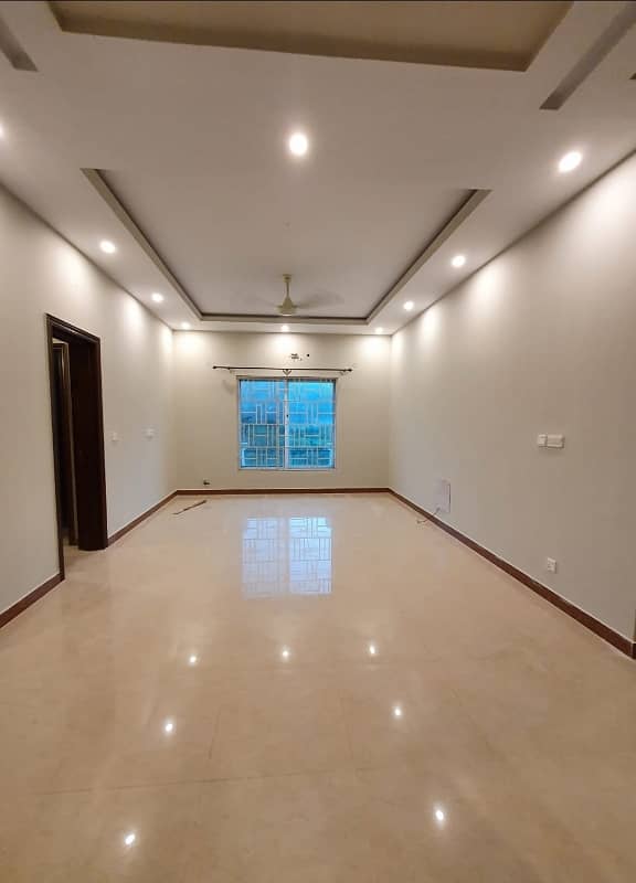 14 Marlas Open BASEMENT With Parking & Sep Meters G-13/3 10