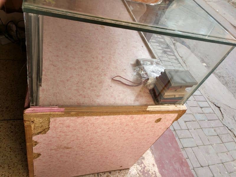 Counter With Heavy Glass For Sale Urgent 3