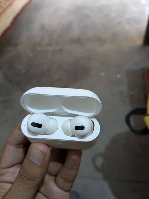 Airpods pro (1st generation) 3