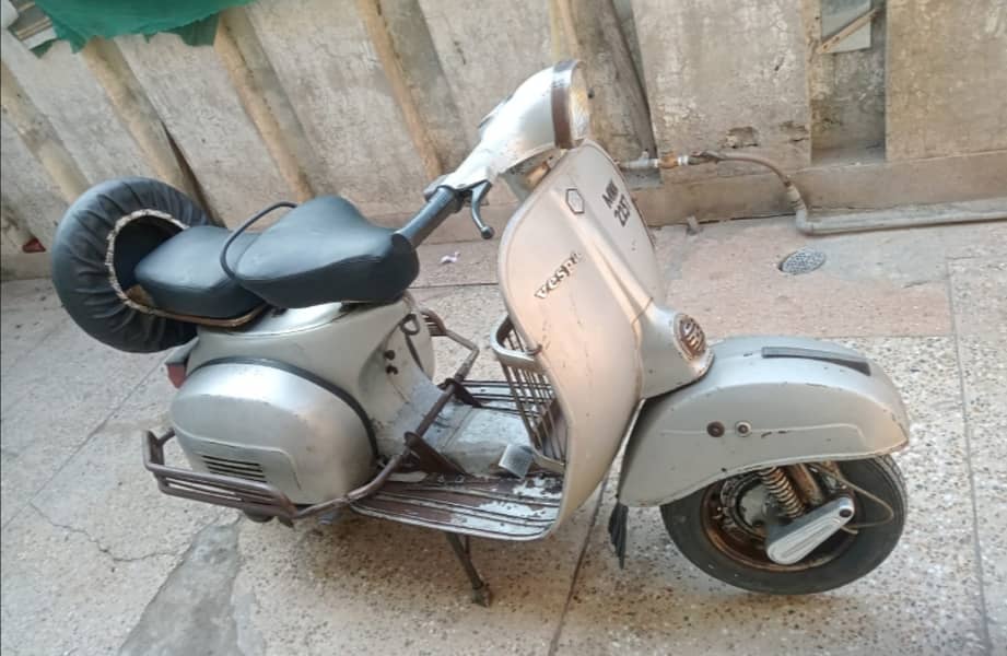 Vespa sprint for sale contact no 03004040673 3