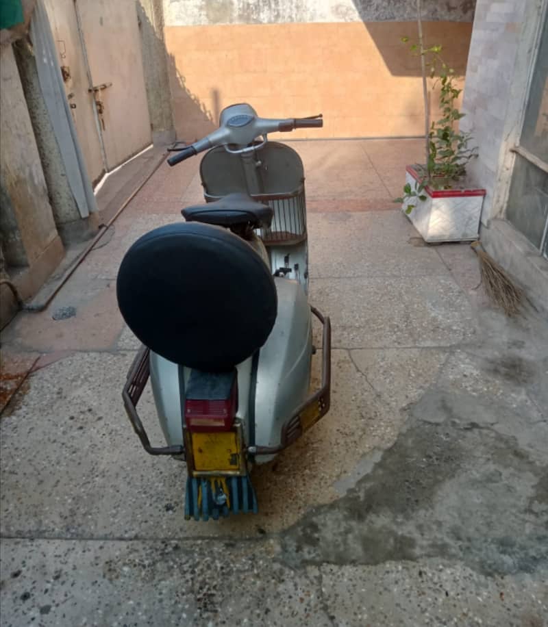 Vespa sprint for sale contact no 03004040673 4