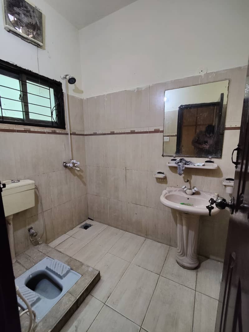 5 Marla Lower Portion available for rent in johar Town 5