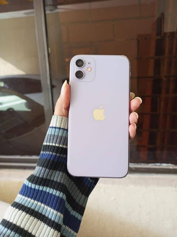 Iphone 11purple colour 64gb Factory lock No scratch Condition 3