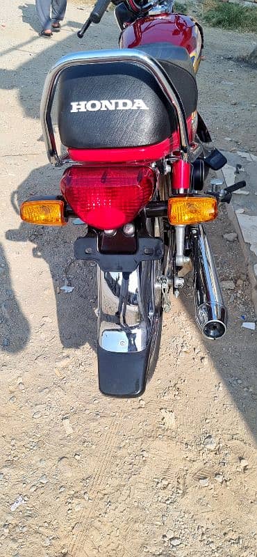 Honda 70 bike sale condition 10by10 just 2300 drive isb number 4