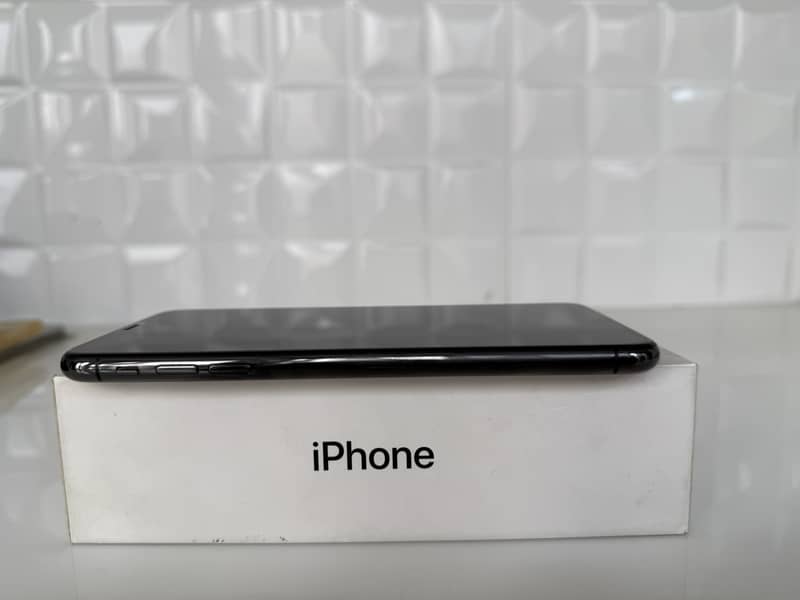 iPhone XS Max 64 Gb 10/10 officail PTA Approved with Box 0