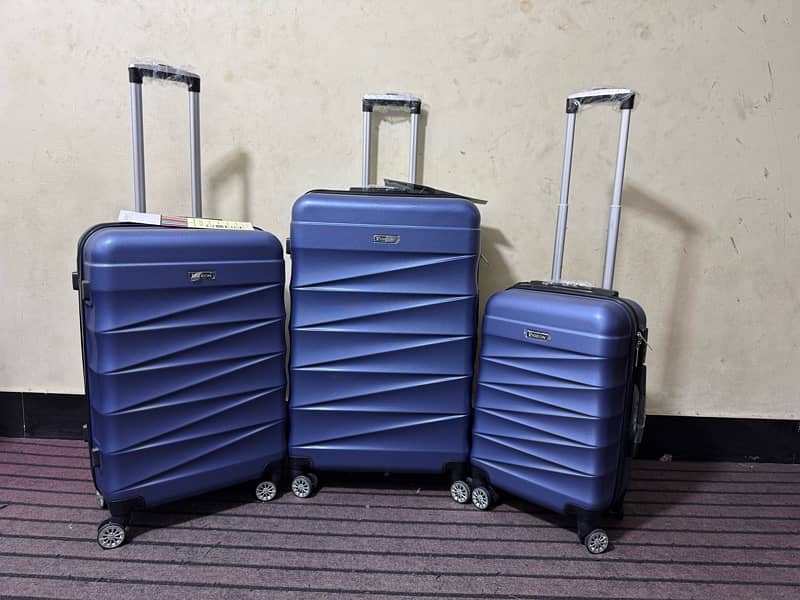 Luggage bags/ travel suitcases/ trolley bags/ travel trolley/ attachi 7