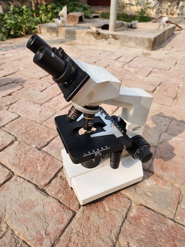 Biological Microscope 1