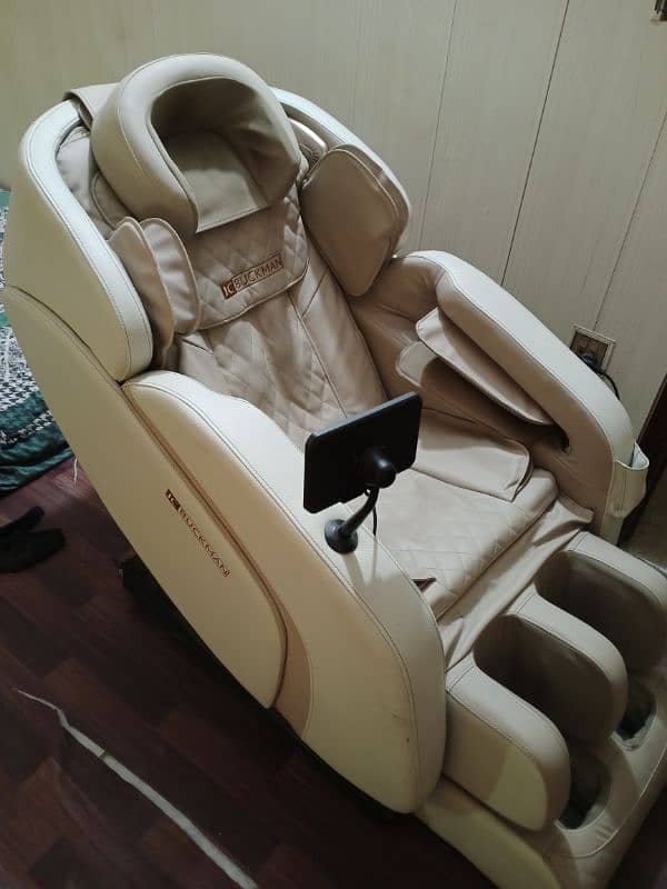 JC BUCKMAN IndulgeUs Full Body Massage Chair (Biege] 3