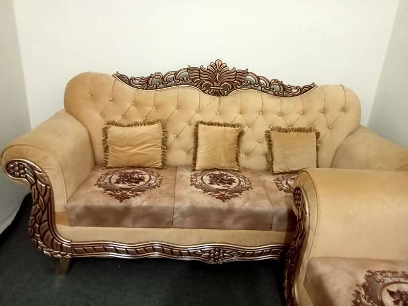 New Crown Sofa set 6 Seater 3,2,1  urgent sale krna hi 1