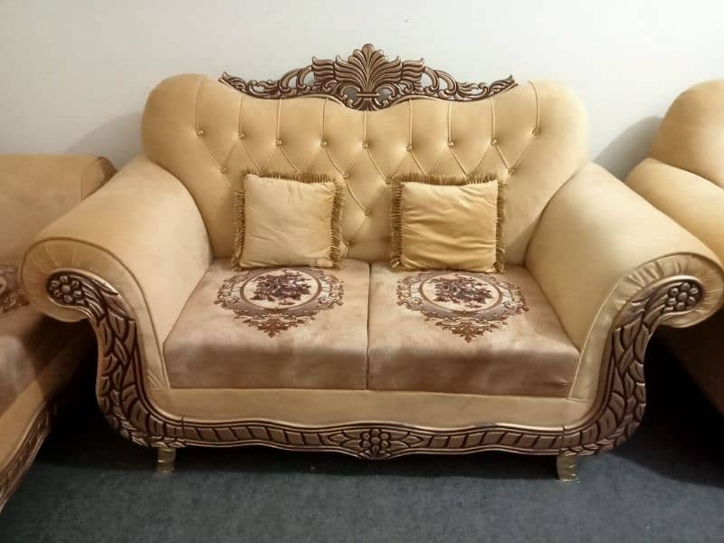 New Crown Sofa set 6 Seater 3,2,1  urgent sale krna hi 2