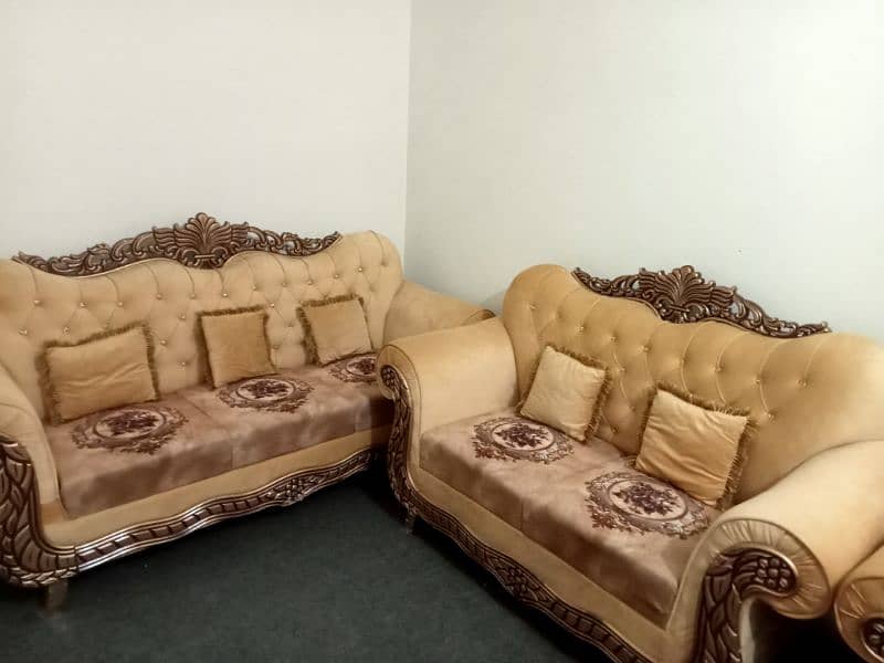 New Crown Sofa set 6 Seater 3,2,1  urgent sale krna hi 4