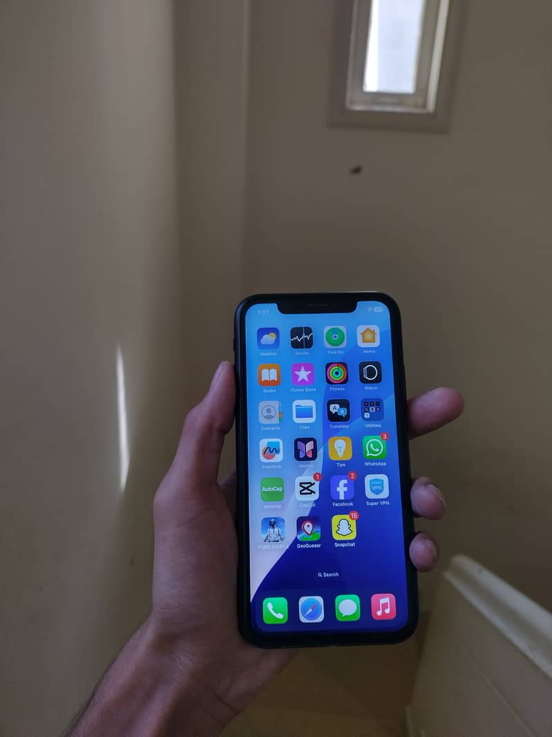 IPhone Xr ( 128 gb) 7