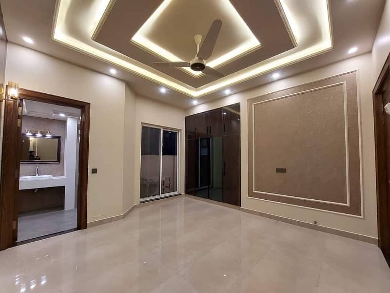 In Bahria Town - Sector E Of Lahore, A 480 Square Feet Flat Is Available 7