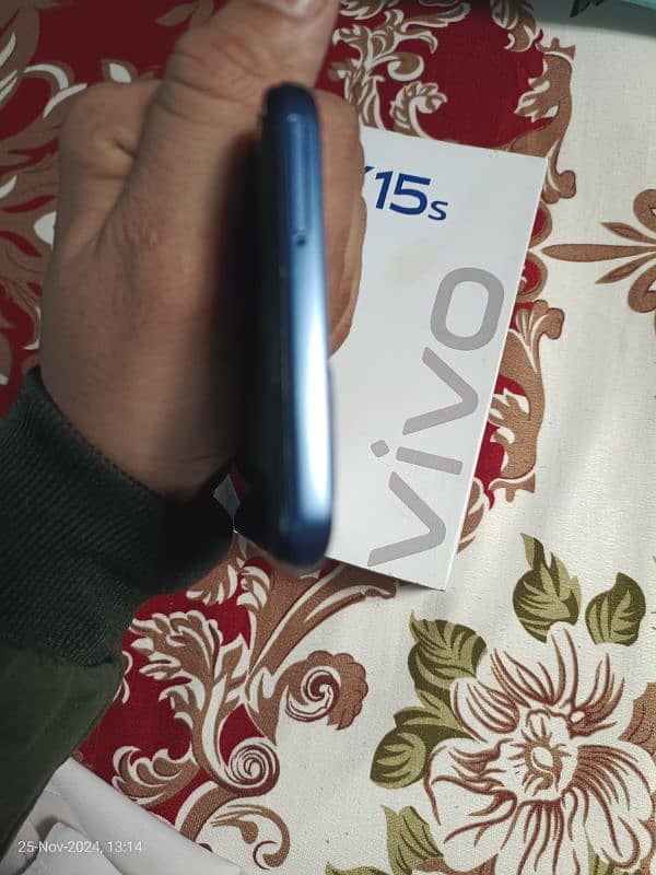 vivo y15s 3