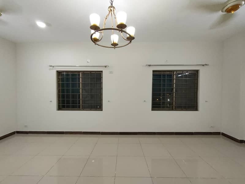 STUNNING View 10 MARLA 3 BED FLAT ON 6th Floor Is Available For Sale In ASKARI-11 LAHORE 6