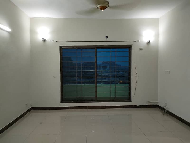 STUNNING View 10 MARLA 3 BED FLAT ON 6th Floor Is Available For Sale In ASKARI-11 LAHORE 13