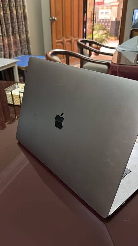 macbook pro 2019 model 15ichn for sell 1