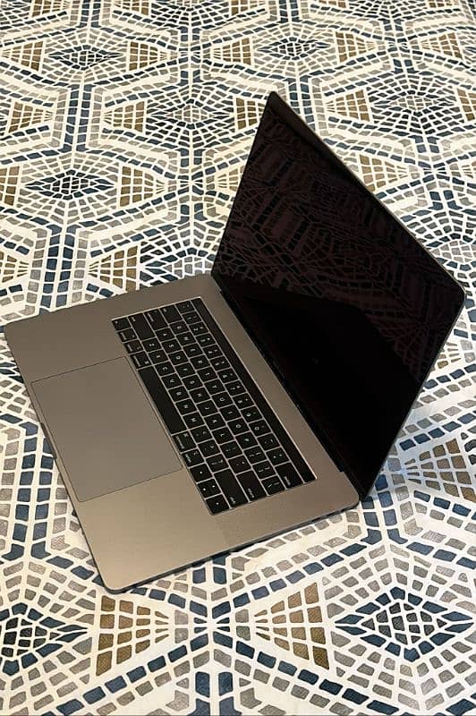 macbook pro 2019 model 15ichn for sell 6