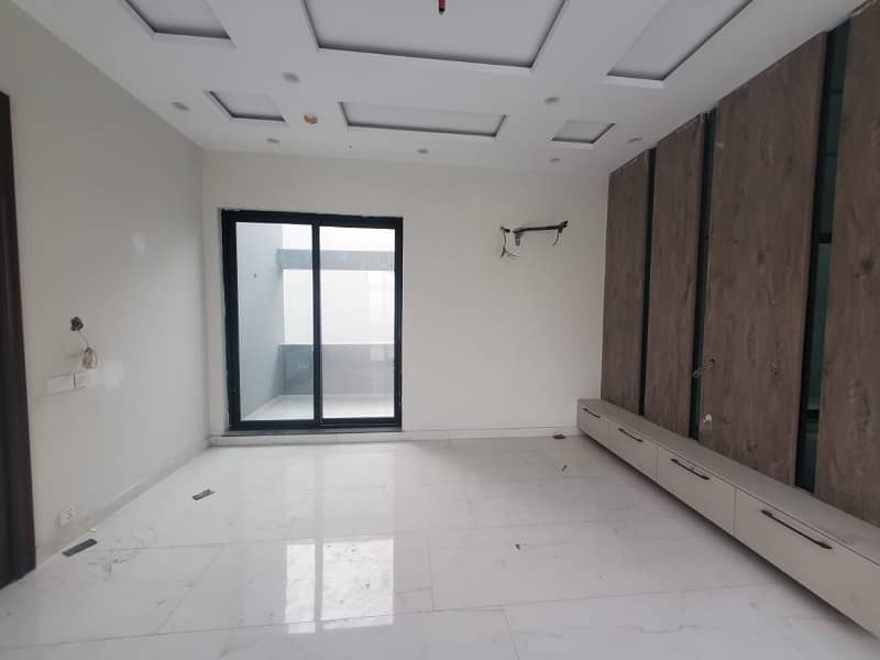 1 Kanal Upper Portion For Rent In DHA Phase 3,Block Z, Lahore. 4