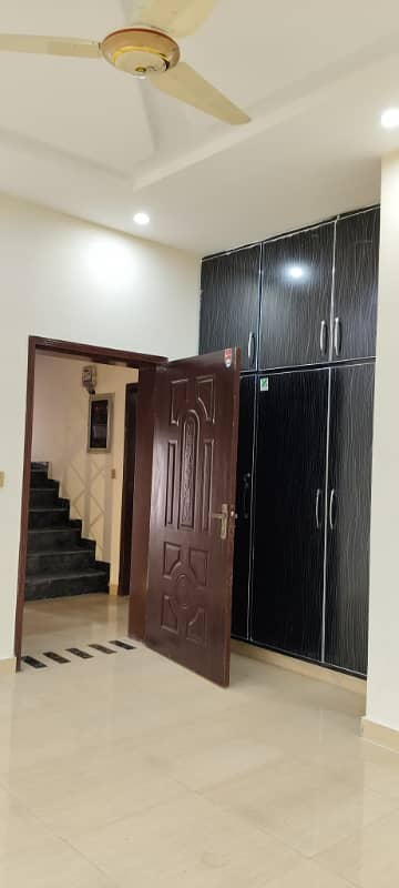 10 Marla Upper Portion For Rent In Bahria Town Lahore 6