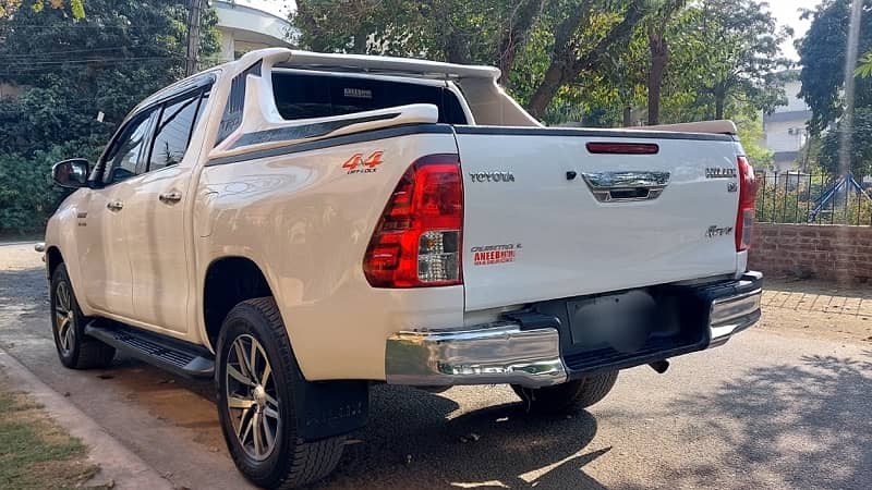 Toyota Hilux 2020 V 14