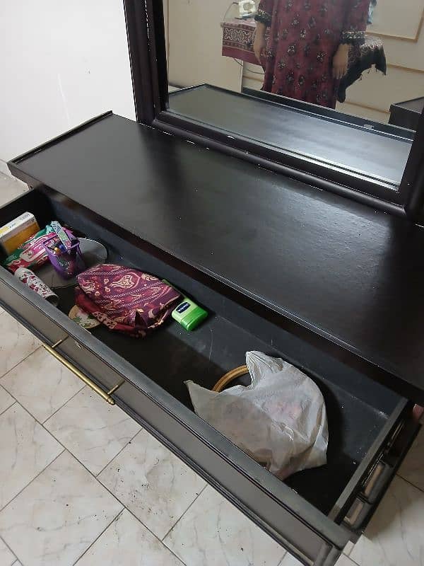 bed set and dressing table vailable for sale dressing table 19