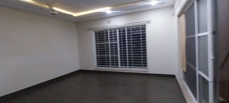 3 Beds 1 Kanal Upper Portion Rent in DHA Phase 8 Ex Air Avenue Airport road Lahore. 4