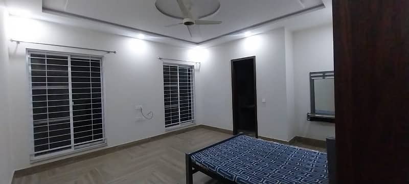 3 Beds 1 Kanal Upper Portion Rent in DHA Phase 8 Ex Air Avenue Airport road Lahore. 10