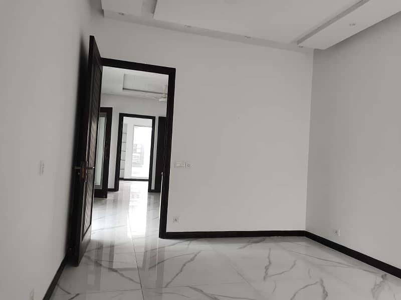 10 Marla 2 Beds Upper Portion For Rent Available In Ex-Air Avenue DHA Phase 8 1