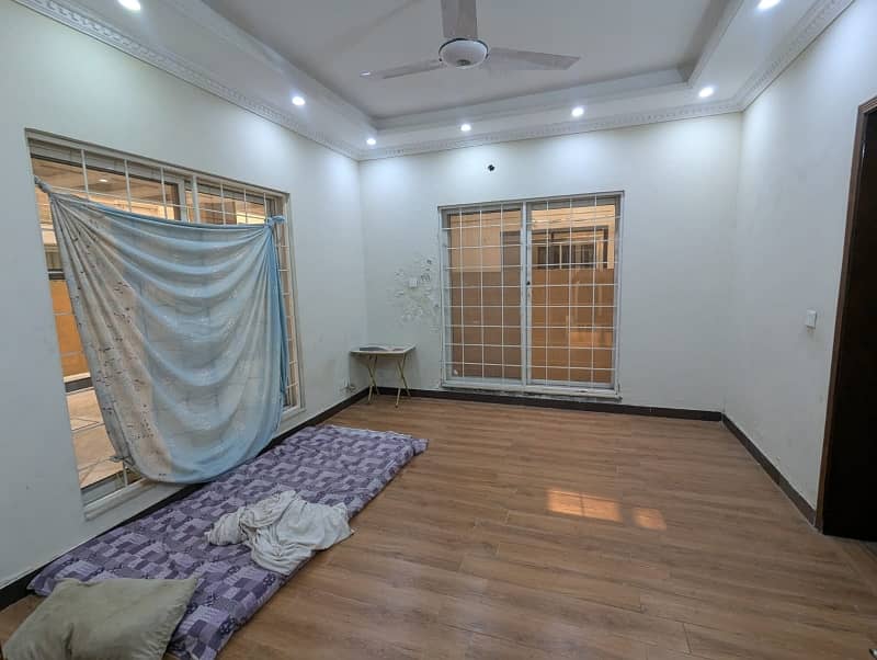 14 Marla House For Rent In Divine Garden New Air Port Road Lahore Cantt 5 Bed With Attached Bathroom Tvl D/D Store 2kitchen S/Q Pls Basement Blood A Rent,,155000/ 3