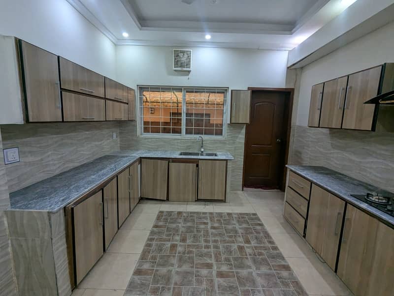 14 Marla House For Rent In Divine Garden New Air Port Road Lahore Cantt 5 Bed With Attached Bathroom Tvl D/D Store 2kitchen S/Q Pls Basement Blood A Rent,,155000/ 15