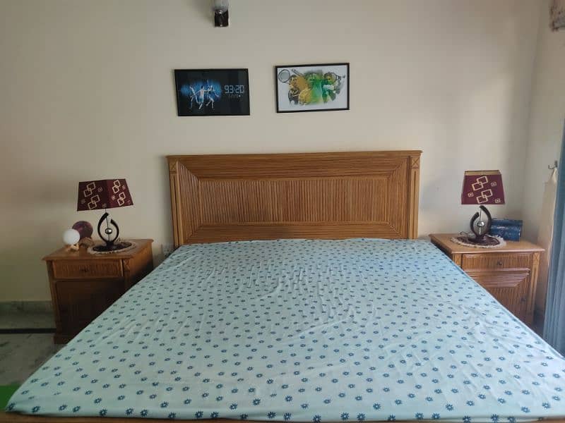 King sized double bed with mattress and 2 side tables 3