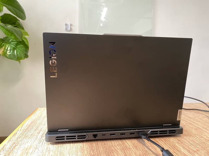 Lenovo Legion Pro 5i i9 14900HX RTX 4070 240HZ 7